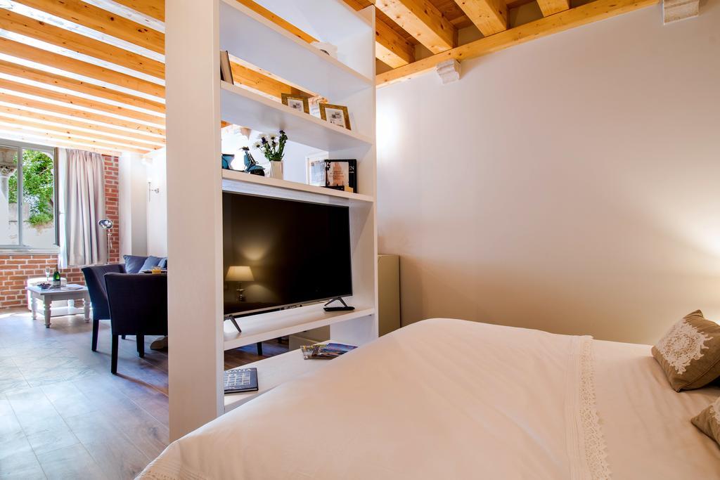 Heritage Suites Zanini Хвар Екстериор снимка