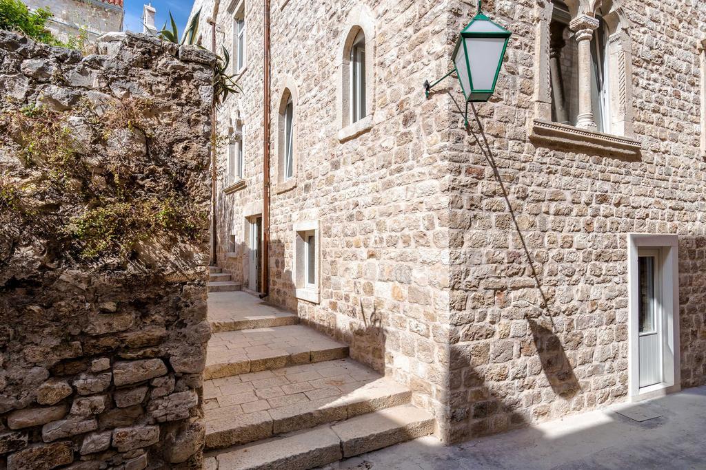 Heritage Suites Zanini Хвар Екстериор снимка